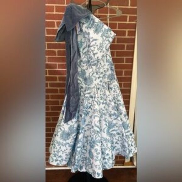 Lesea Berry Tracey Dress One Shoulder Bow Formal Designer Gown, Bridal Luxe 10 - Picture 2 of 9